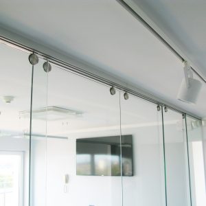 Pilnstikla starpsienas